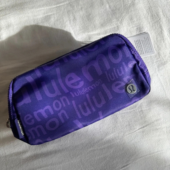 🆕 Lululemon Everywhere Belt Bag Wobbly Wordmark Atomic Purple Petrol Purple - Picture 1 of 7